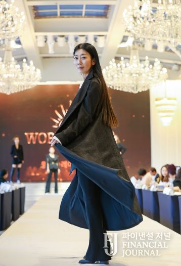 북구청소년회관, 문화교양 특강(모델 워킹 시연 중인 안경미 교수)