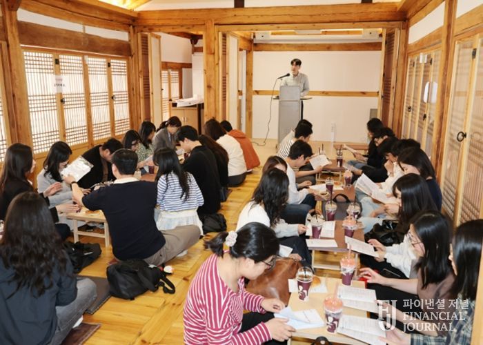 대구 중구, 2026년 혁신사업 발굴 본격 추진…직원 아이디어로 행정 혁신(지난해 우현하늘마당에서 열린 혁신사업발굴단 전체회의 사진)